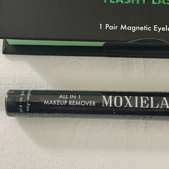NEW Moxie Lash FLASHY LASHES plus remover - Picture 3 of 4